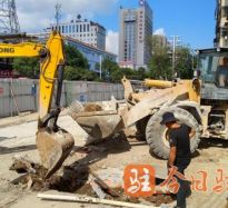 男插入女逼的太紧高温下的坚守｜道路建设者用汗水铺就畅通路